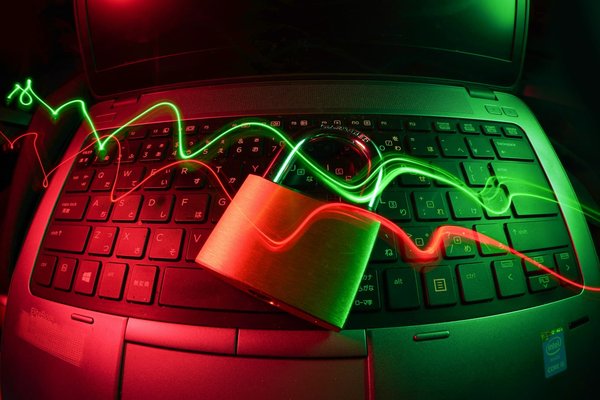 Quels défis spécifiques rencontrent les avocats travaillant sur des affaires de cybercriminalité transfrontalière ?